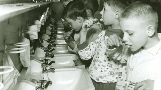 Kinderen die tanden poetsen